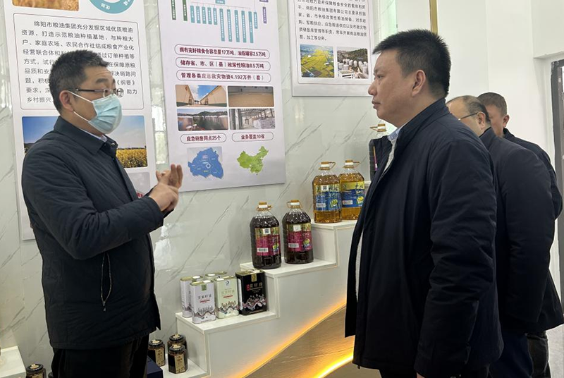 市国资委党委副书记、主任敬东阳带队到市粮油集团调研并主持召开座谈会